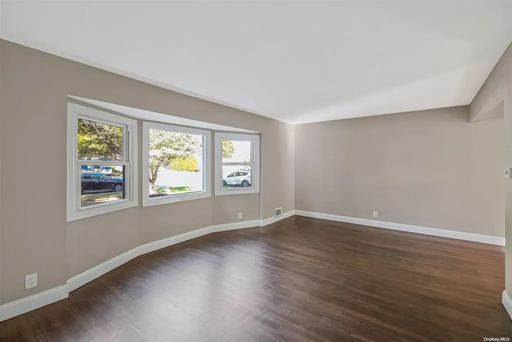 4 Norwalk Lane Smithtown NY 11787
