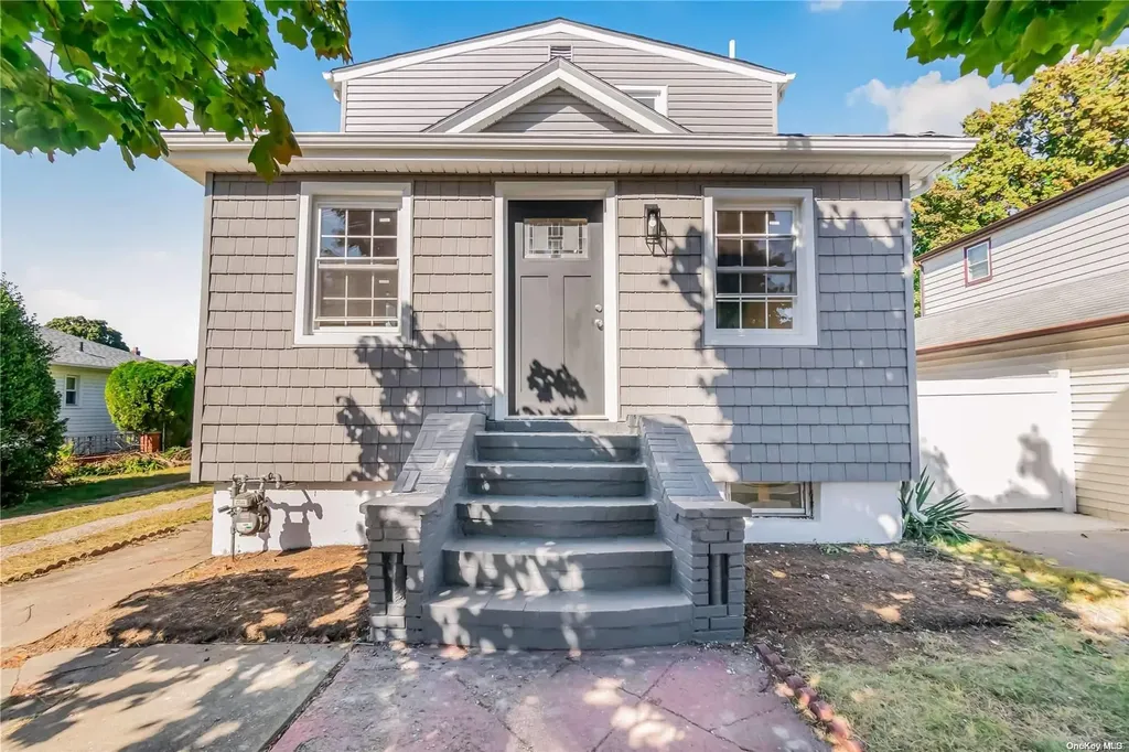 11 3rd Street New Hyde Park NY 11040