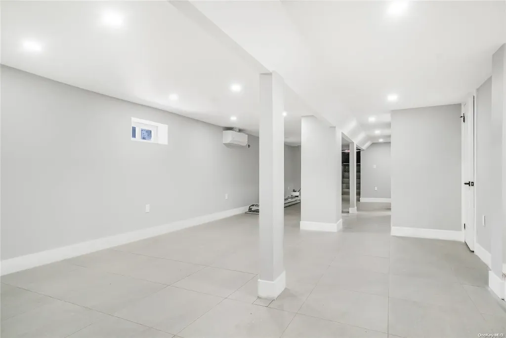11 3rd Street New Hyde Park NY 11040