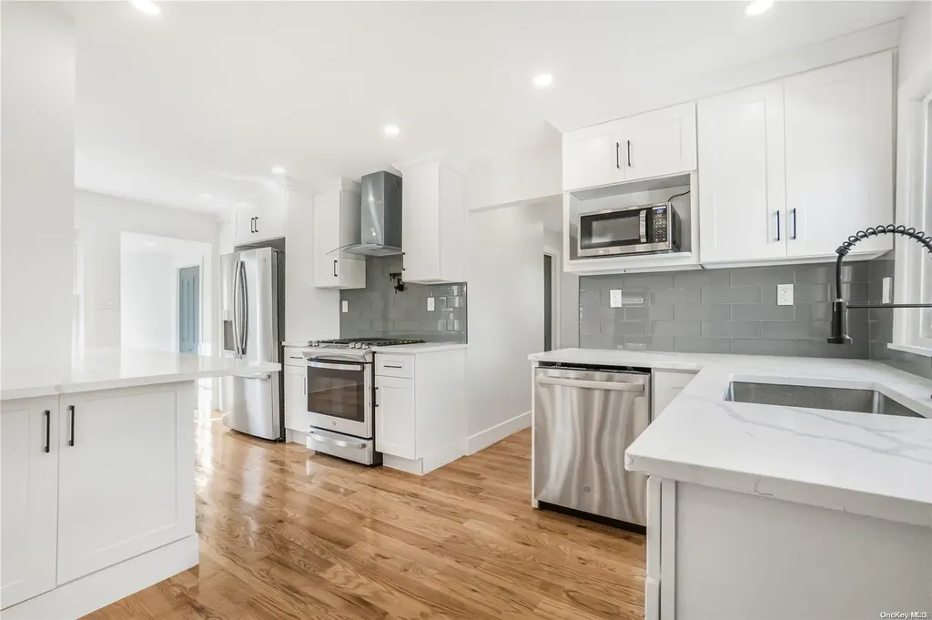 11 3rd Street New Hyde Park NY 11040