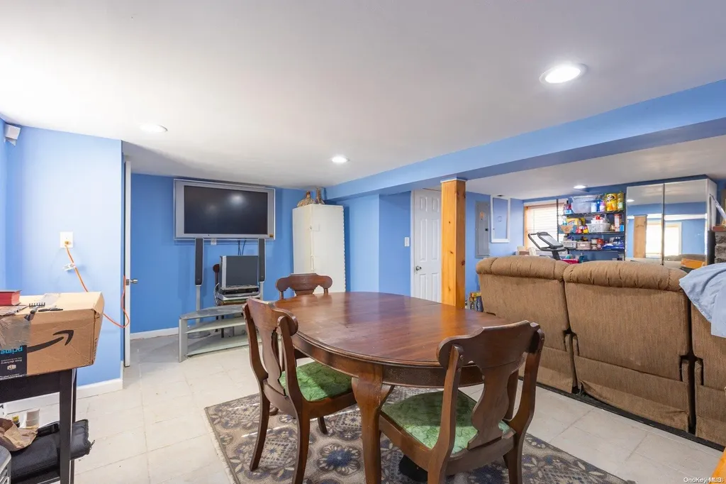 152 Wyona Avenue Lindenhurst NY 11757