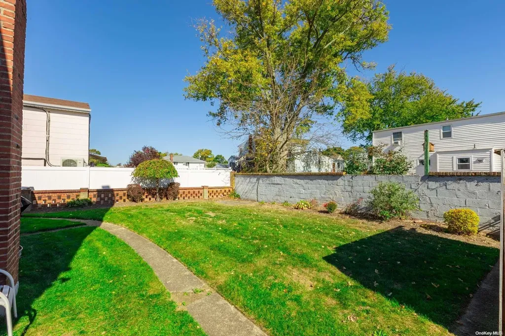 152 Wyona Avenue Lindenhurst NY 11757