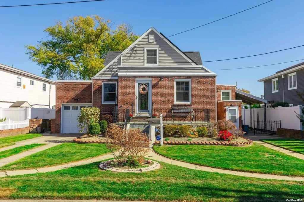 152 Wyona Avenue Lindenhurst NY 11757