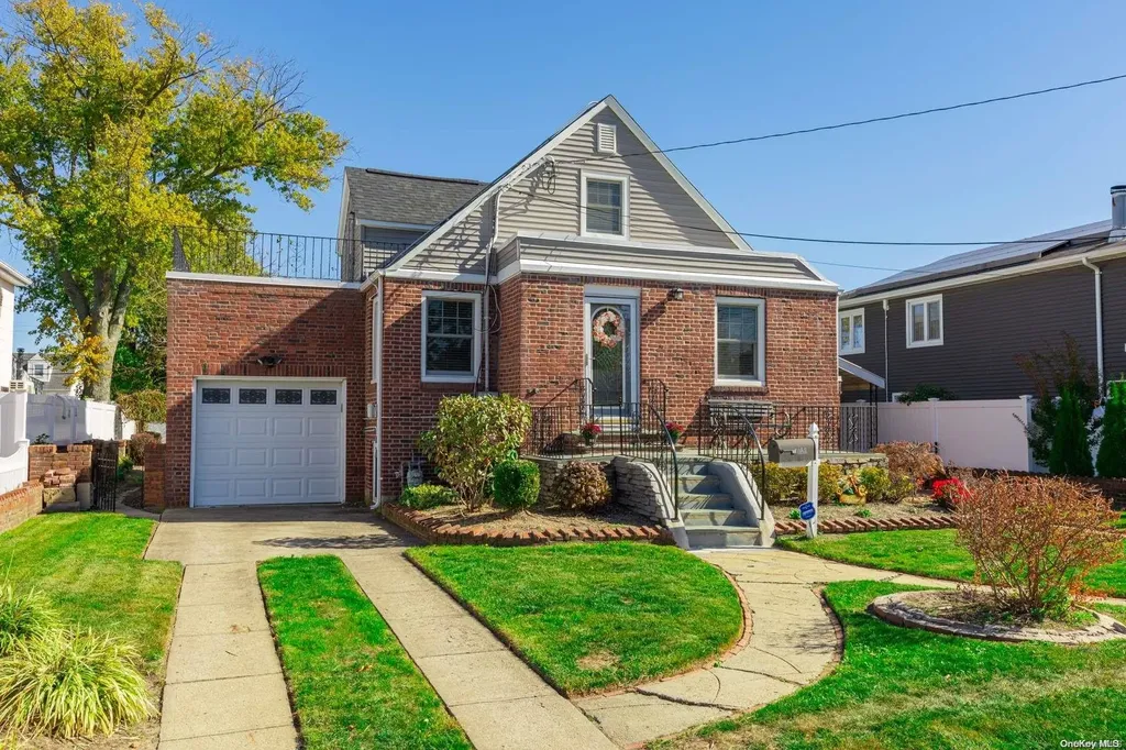 152 Wyona Avenue Lindenhurst NY 11757