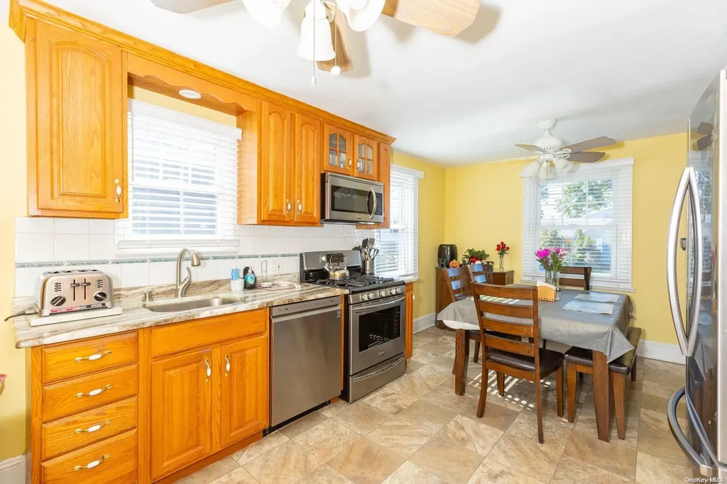 152 Wyona Avenue Lindenhurst NY 11757