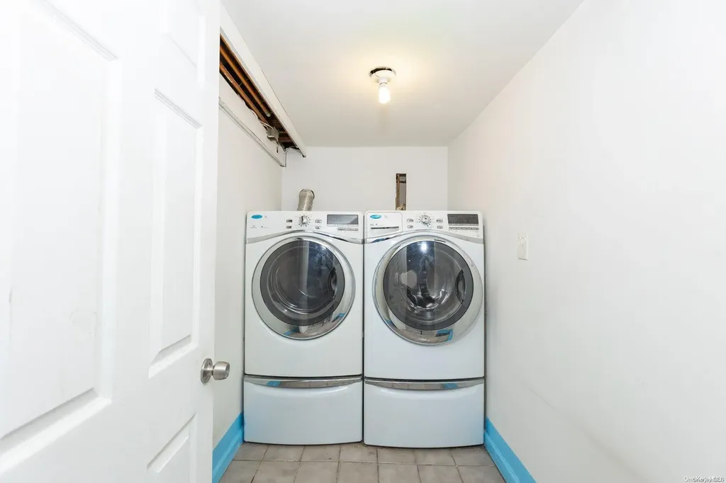 152 Wyona Avenue Lindenhurst NY 11757