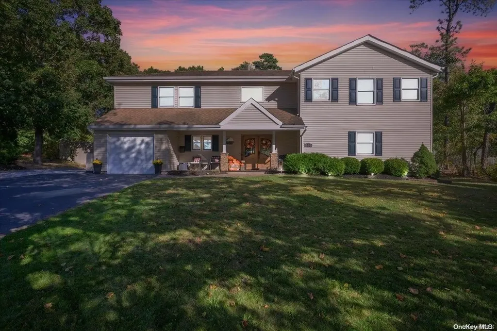 32 Bradley Drive Shoreham NY 11786