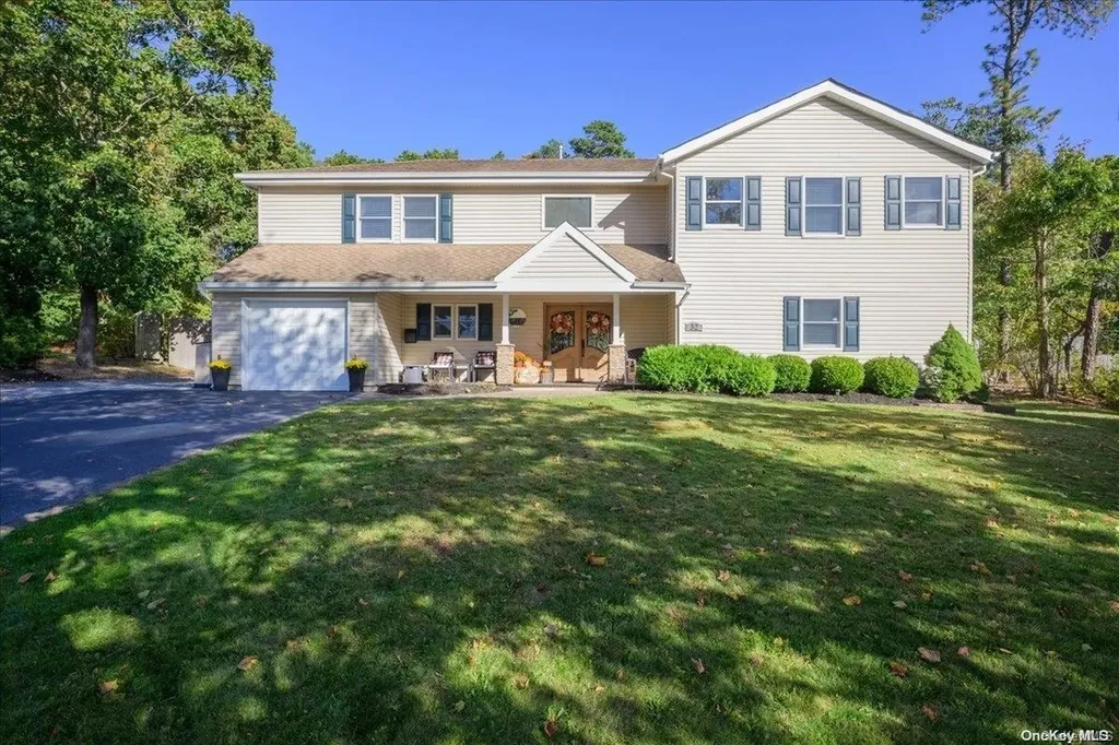 32 Bradley Drive Shoreham NY 11786