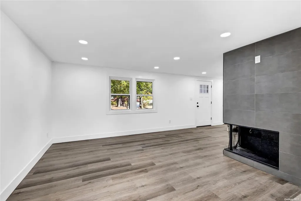 22 Shearwater Way Centereach NY 11720