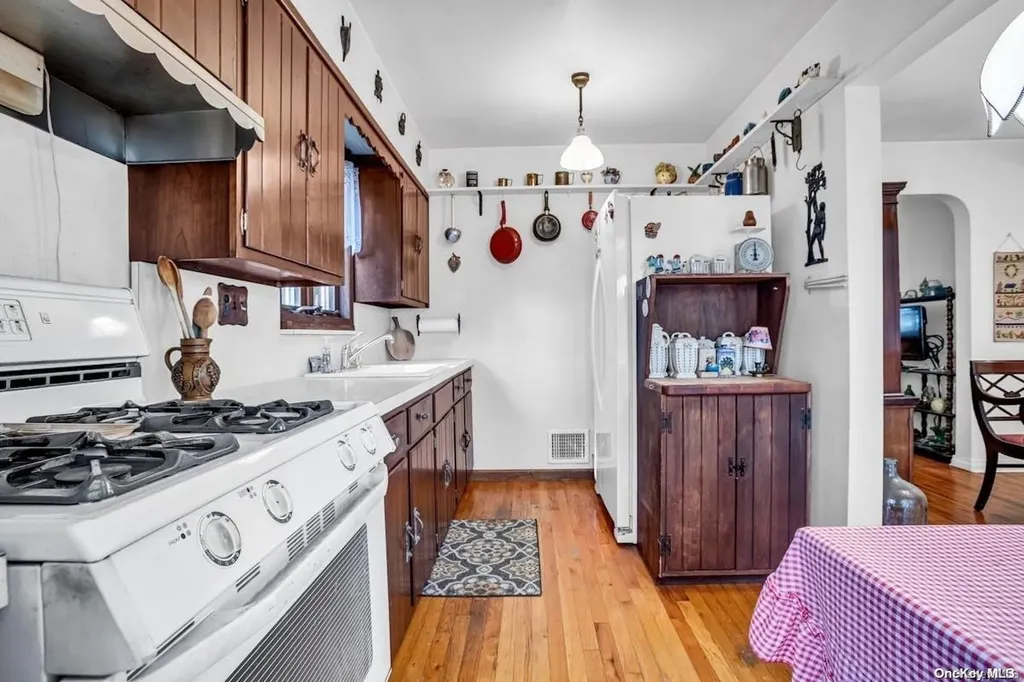 1756 Briar Place Merrick NY 11566