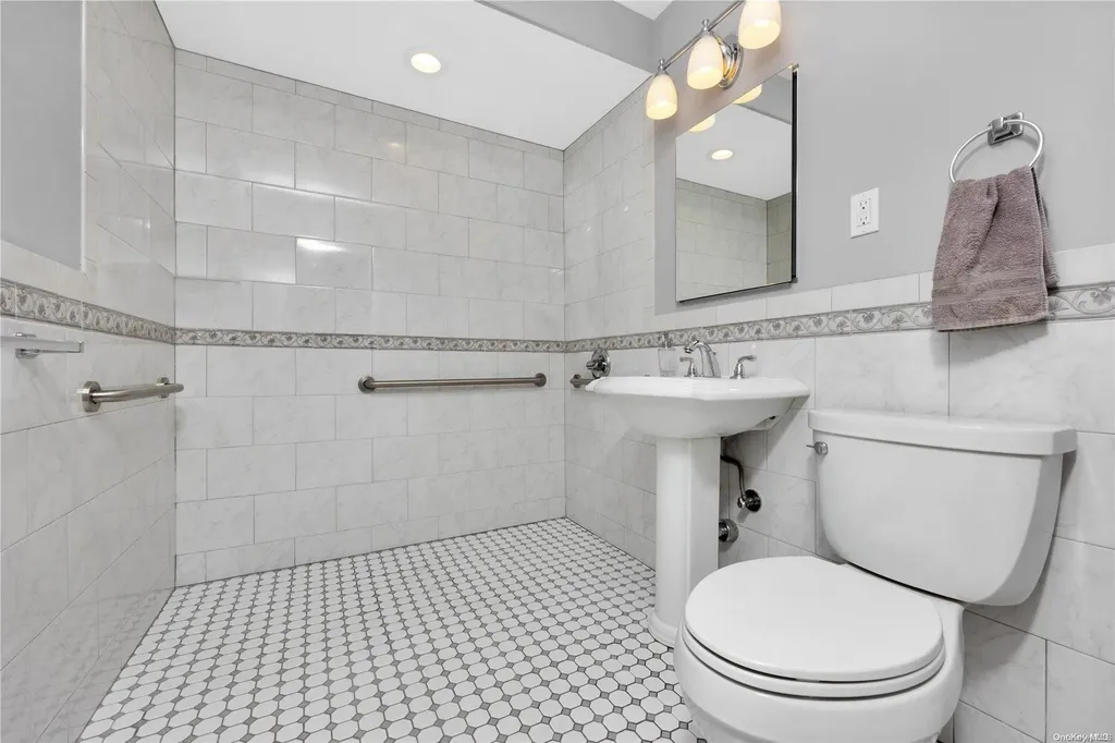 72-19 60th Avenue Maspeth NY 11378