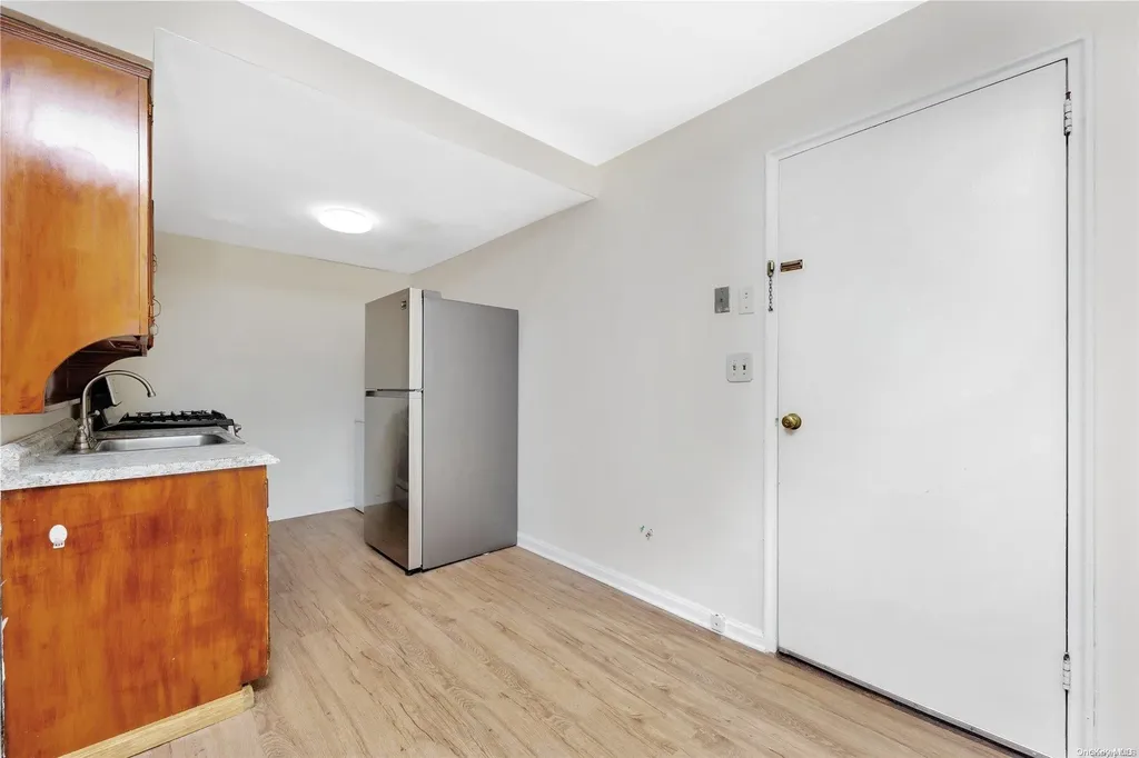 72-19 60th Avenue Maspeth NY 11378