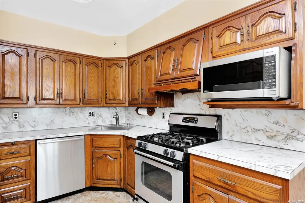 72-19 60th Avenue Maspeth NY 11378