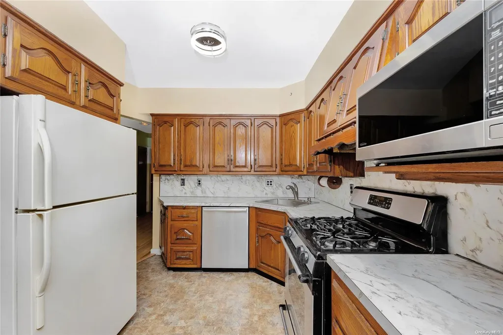 72-19 60th Avenue Maspeth NY 11378