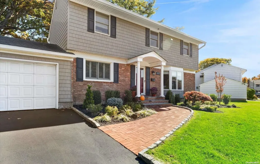 23 Donald Drive Syosset NY 11791