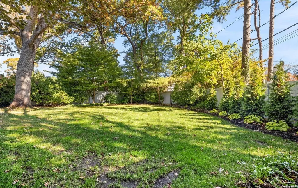 23 Donald Drive Syosset NY 11791
