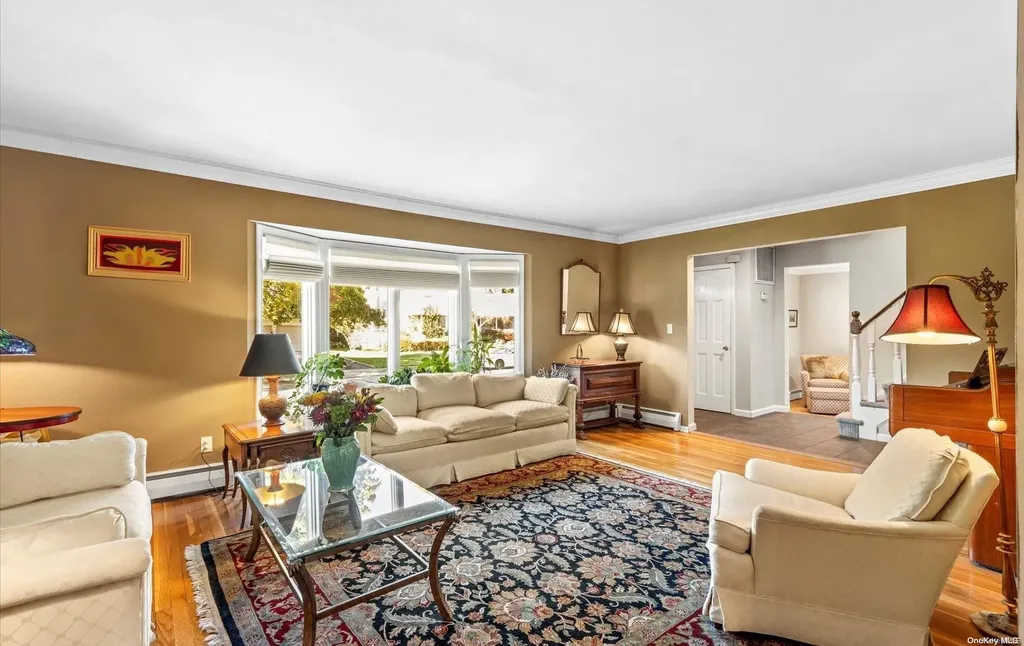 23 Donald Drive Syosset NY 11791