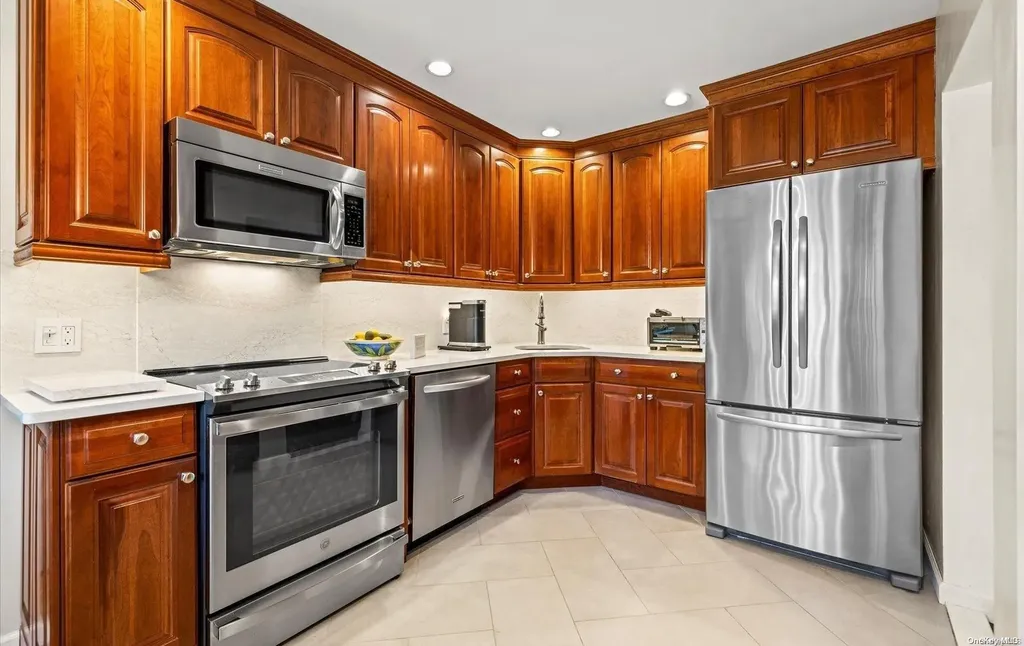23 Donald Drive Syosset NY 11791