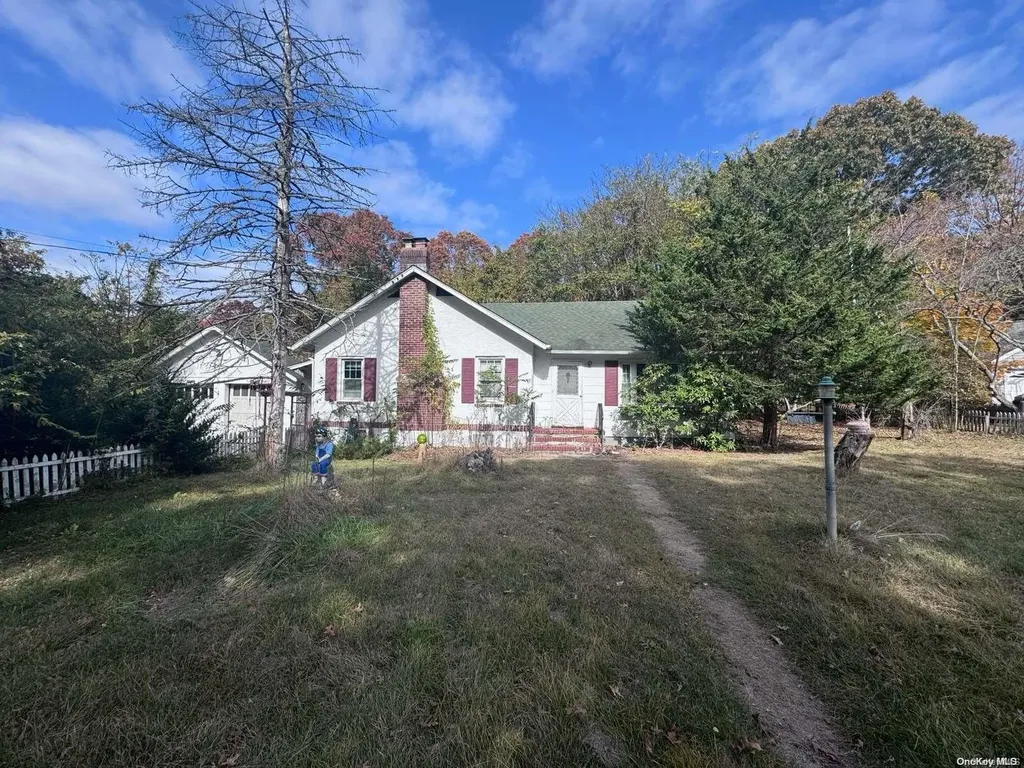31 Shannon Boulevard Yaphank NY 11980
