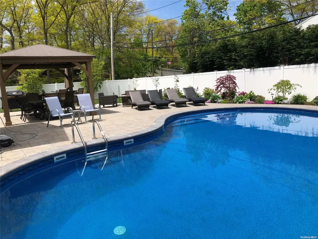 1 Arjay Lane Commack NY 11725