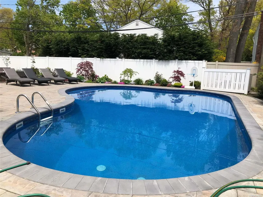 1 Arjay Lane Commack NY 11725