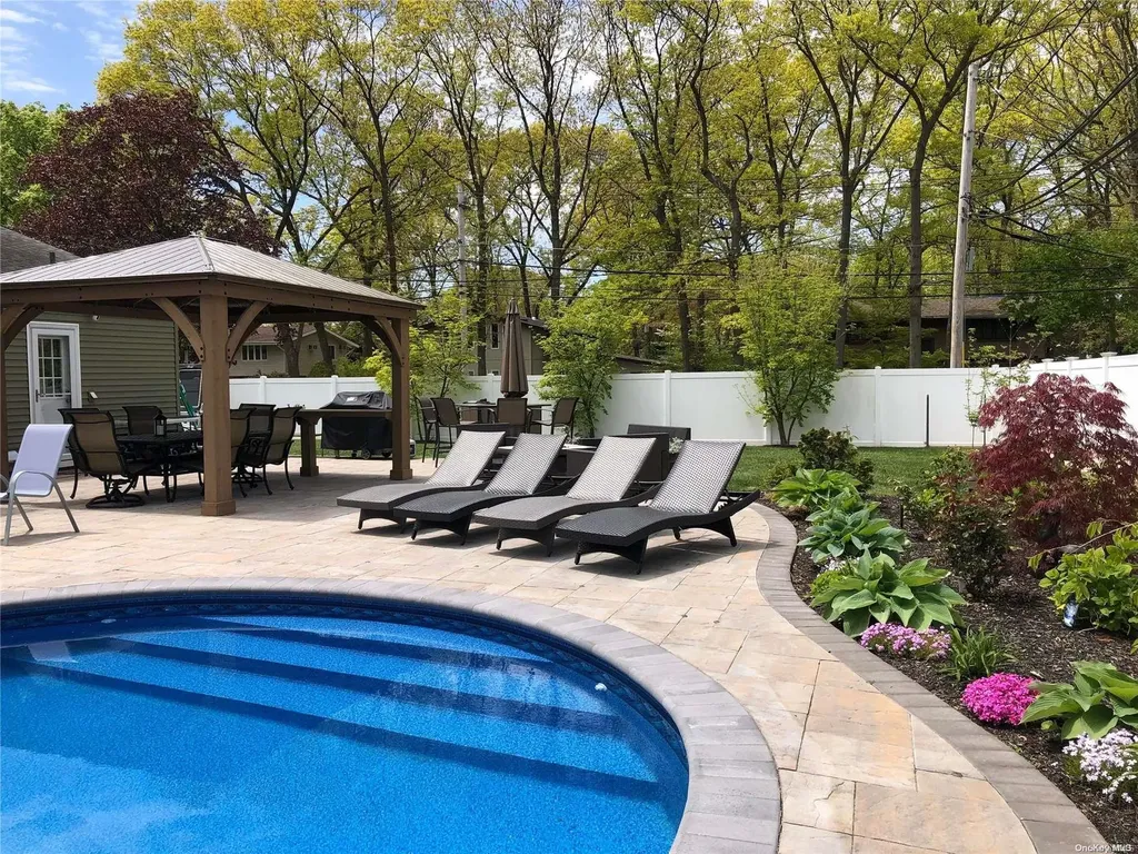 1 Arjay Lane Commack NY 11725