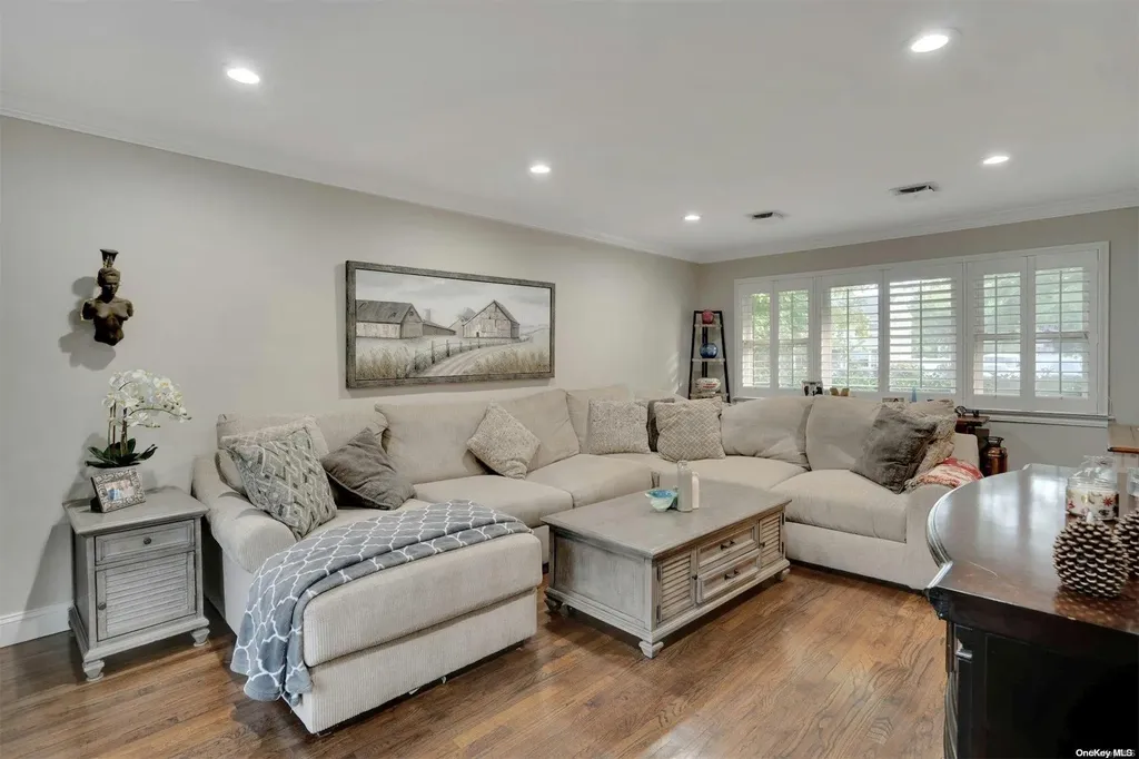 1 Arjay Lane Commack NY 11725