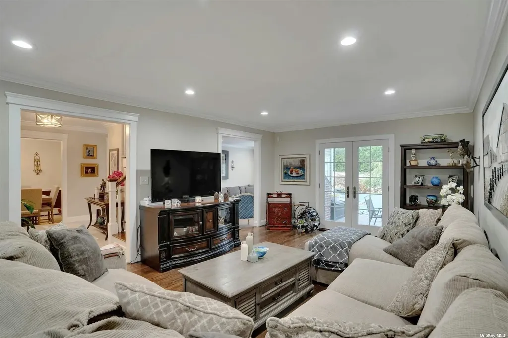 1 Arjay Lane Commack NY 11725