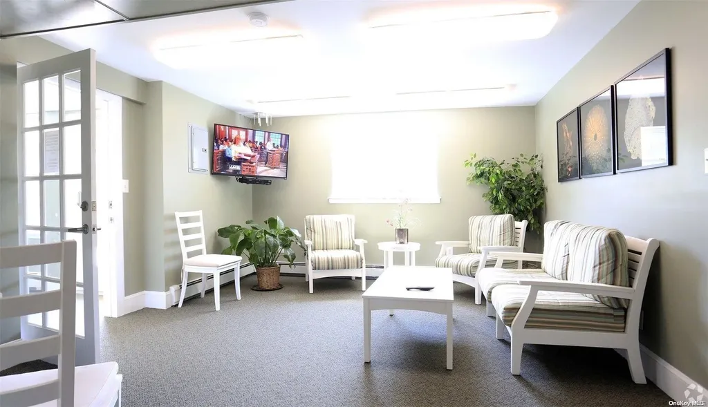 63 Muncie Road West Babylon NY 11704