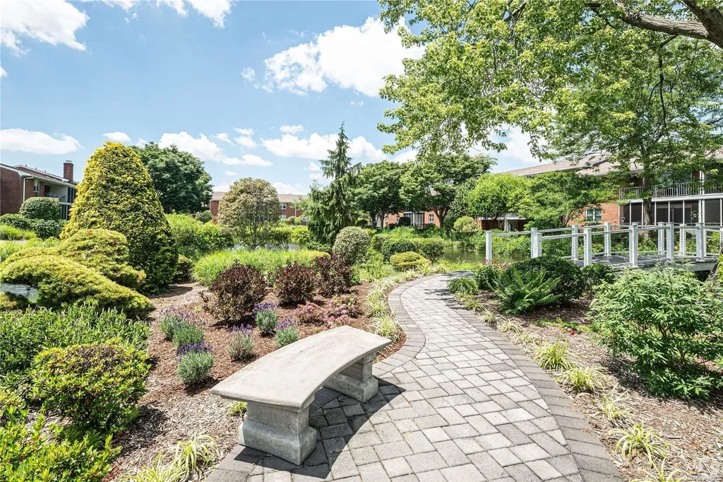 63 Muncie Road West Babylon NY 11704