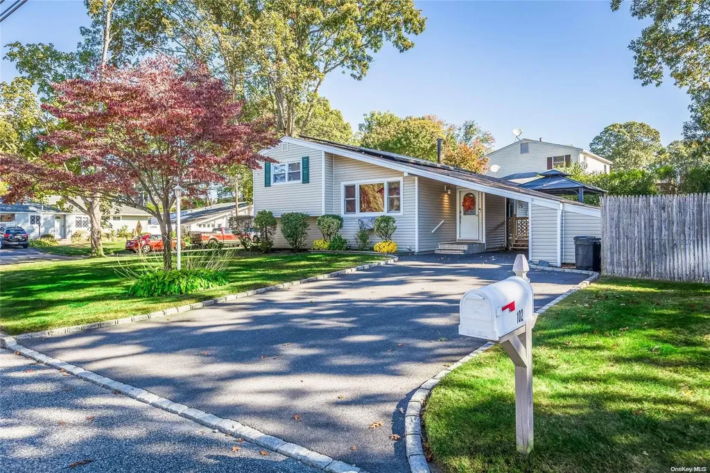 102 Monty Road Centereach NY 11720