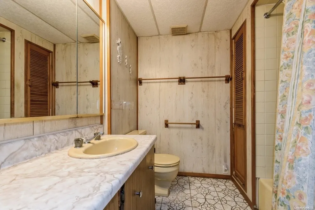 1644 Meadowbrook Road Merrick NY 11566