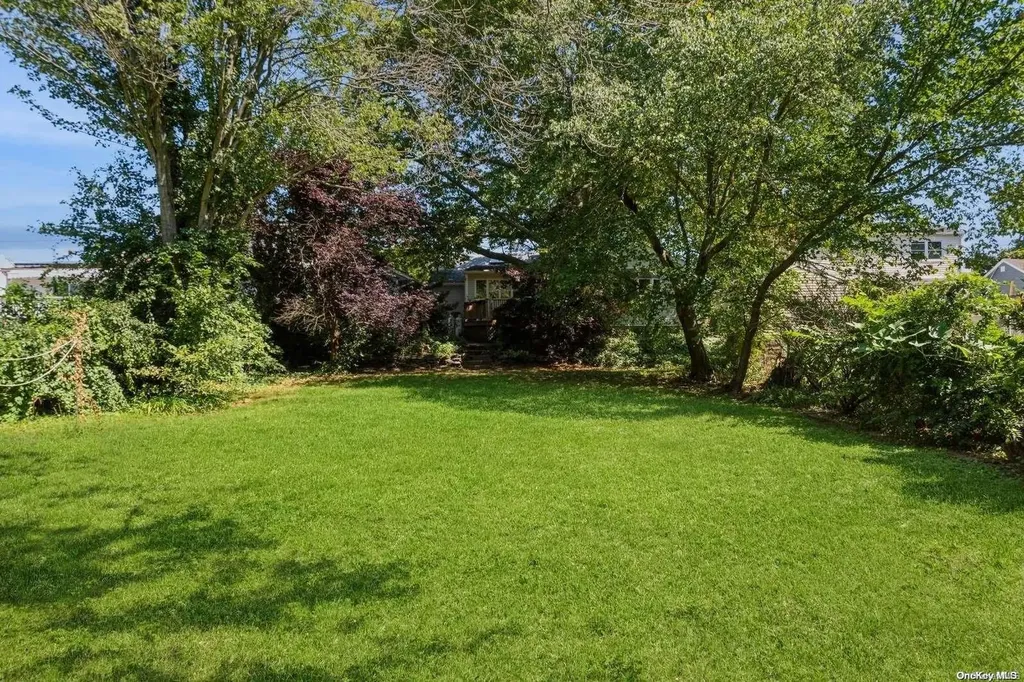 1644 Meadowbrook Road Merrick NY 11566