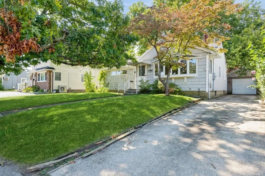 1644 Meadowbrook Road Merrick NY 11566