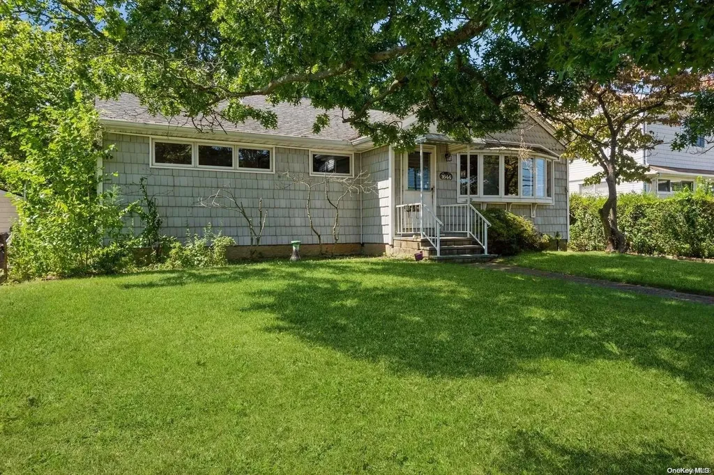 1644 Meadowbrook Road Merrick NY 11566
