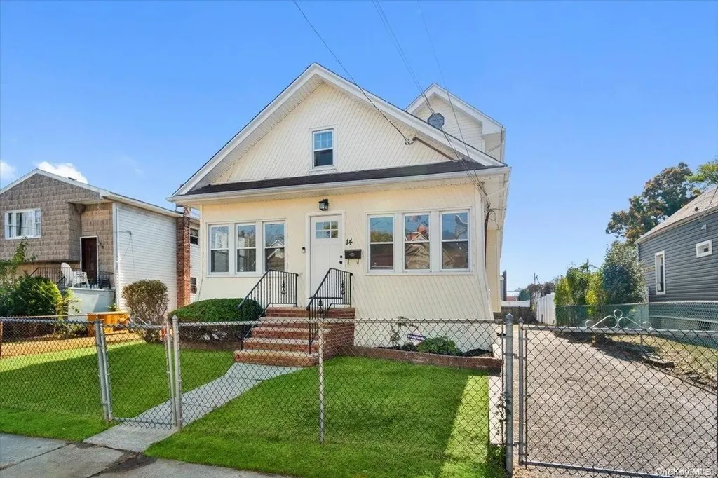 14 E Dean Street Freeport NY 11520