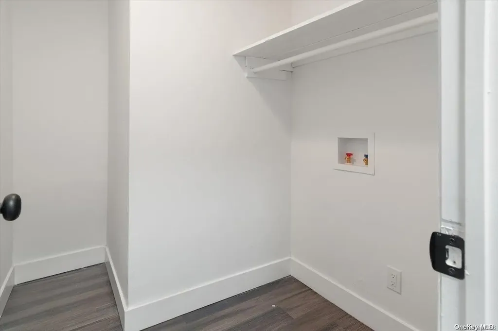 14 E Dean Street Freeport NY 11520