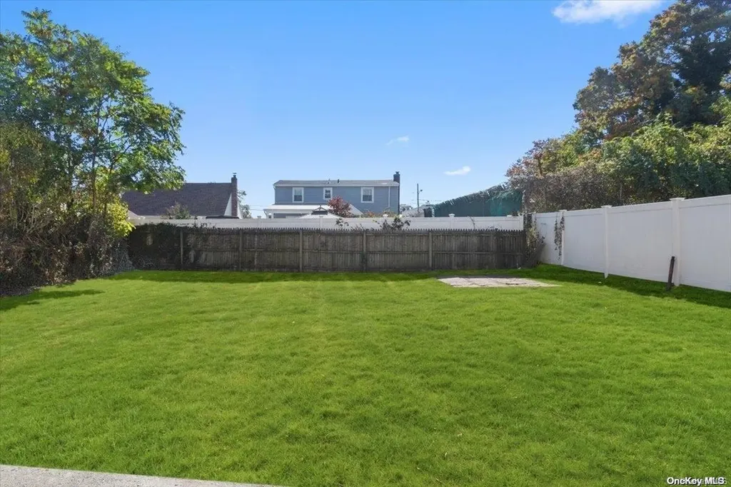 14 E Dean Street Freeport NY 11520