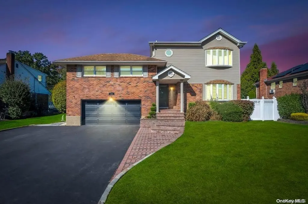 835 Pepperidge Road Westbury NY 11590