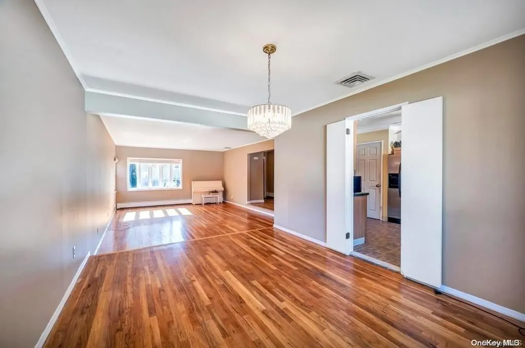 835 Pepperidge Road Westbury NY 11590