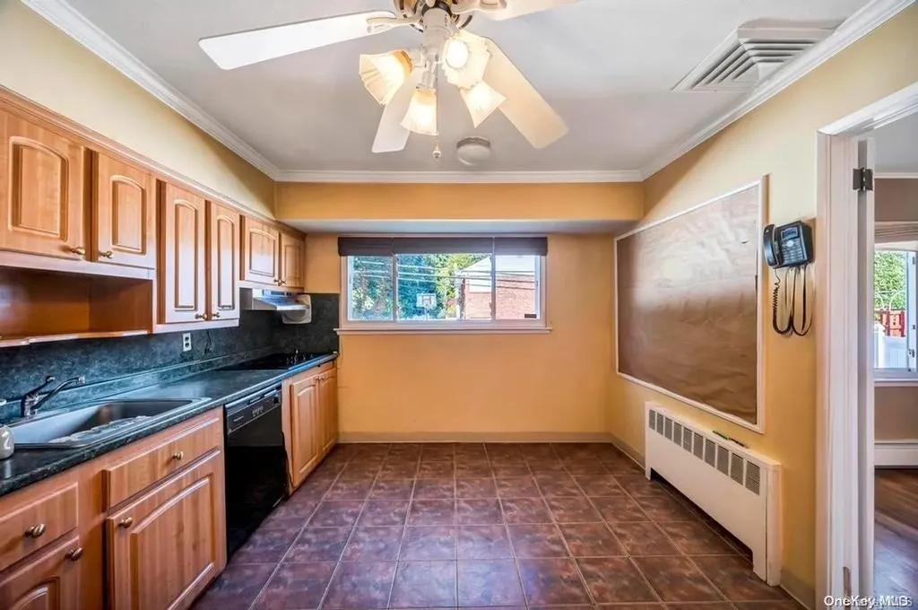 835 Pepperidge Road Westbury NY 11590