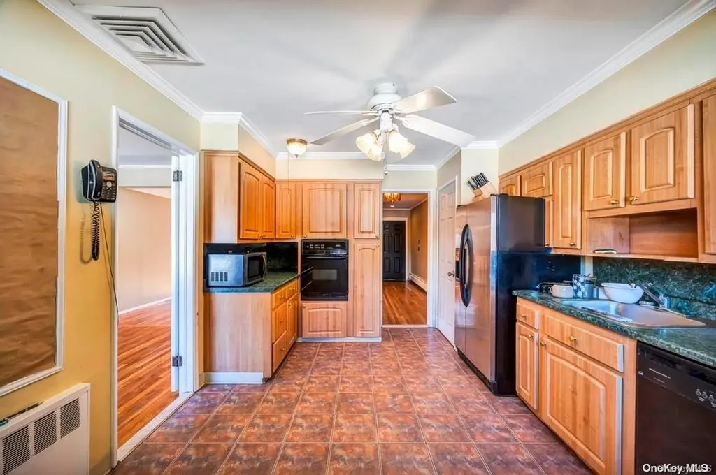 835 Pepperidge Road Westbury NY 11590