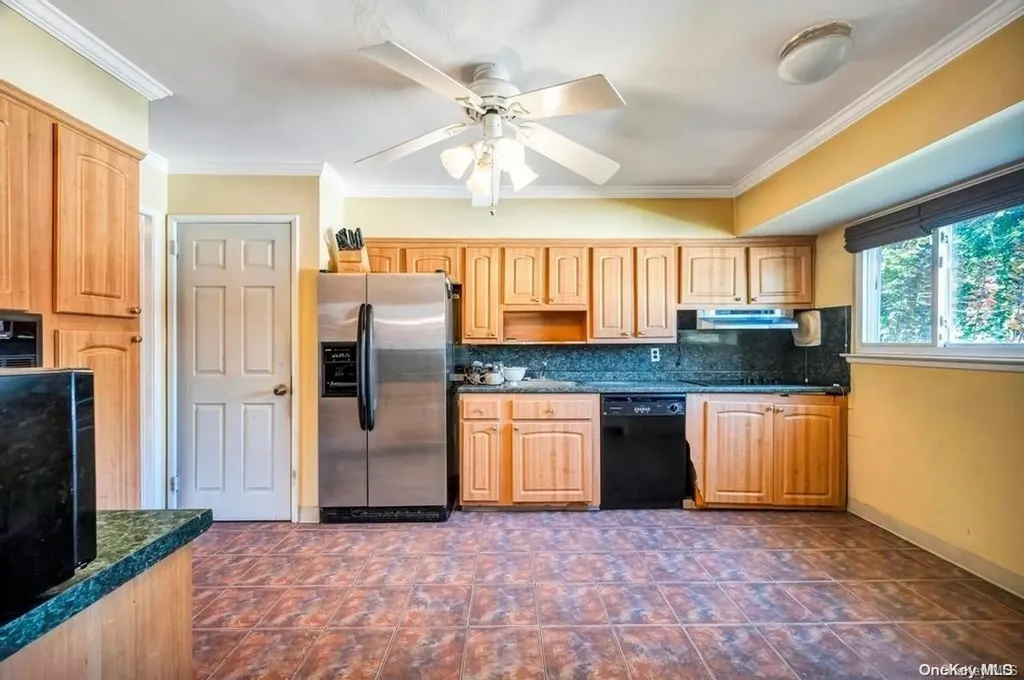 835 Pepperidge Road Westbury NY 11590