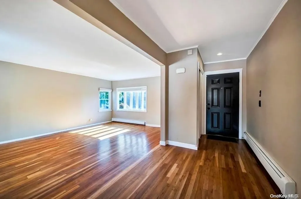 835 Pepperidge Road Westbury NY 11590