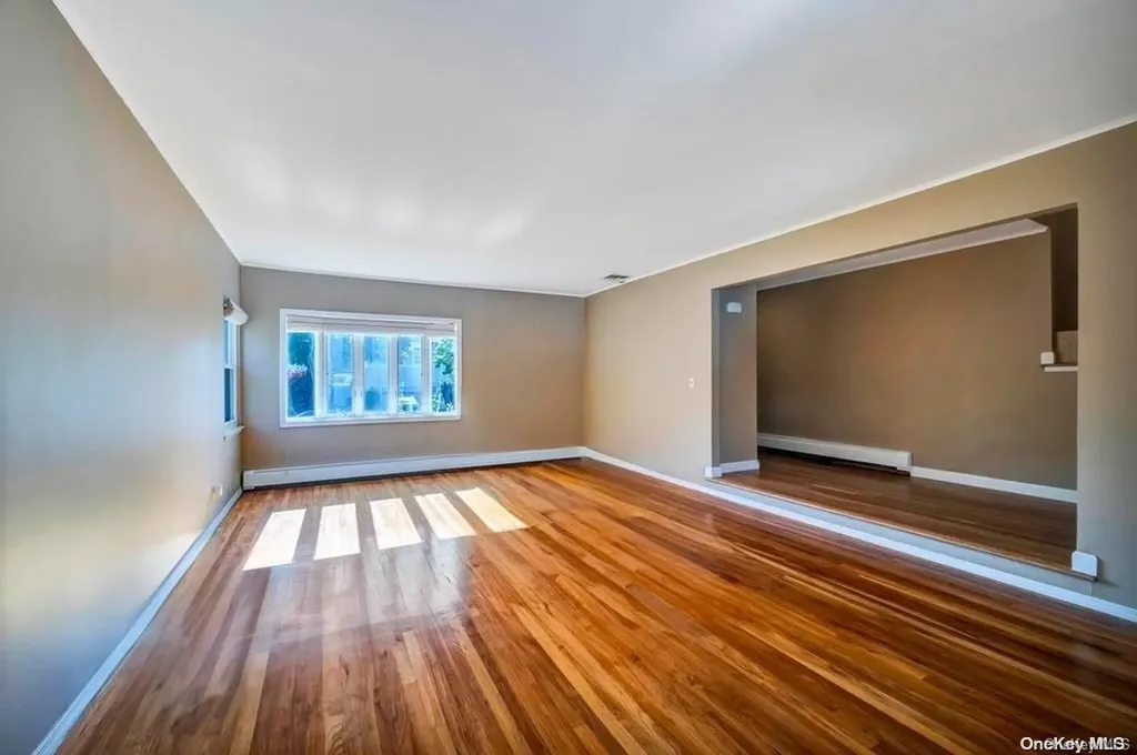 835 Pepperidge Road Westbury NY 11590