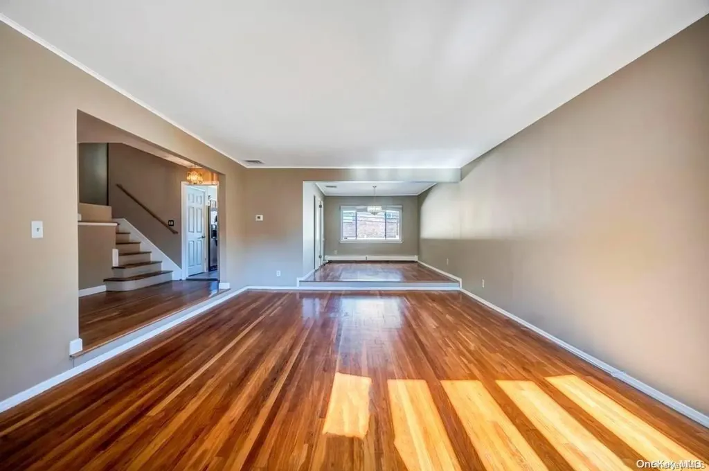 835 Pepperidge Road Westbury NY 11590