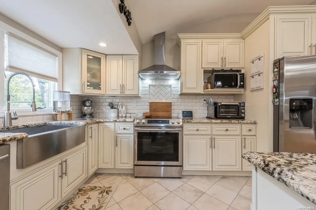 33 Ronde Drive Commack NY 11725