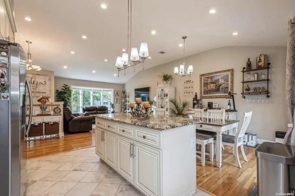 33 Ronde Drive Commack NY 11725
