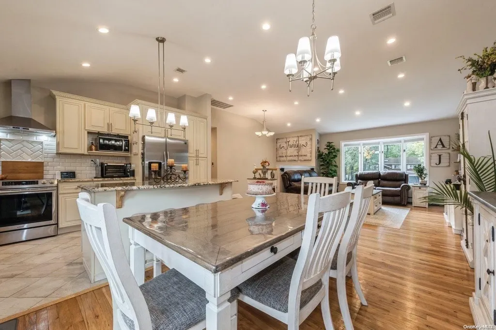 33 Ronde Drive Commack NY 11725