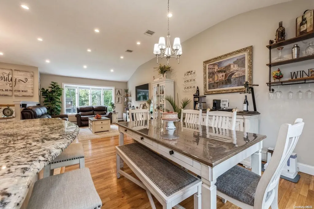 33 Ronde Drive Commack NY 11725